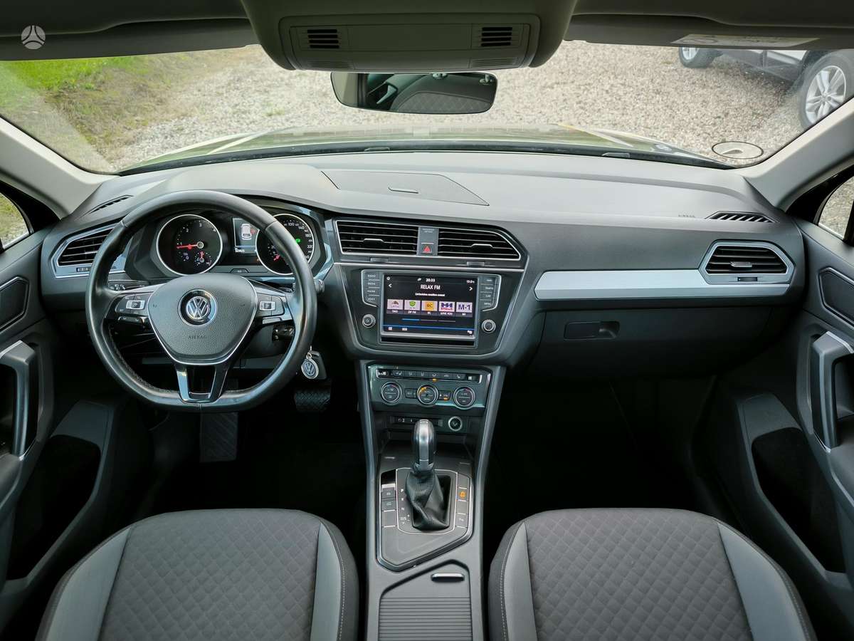 Volkswagen Tiguan - 12