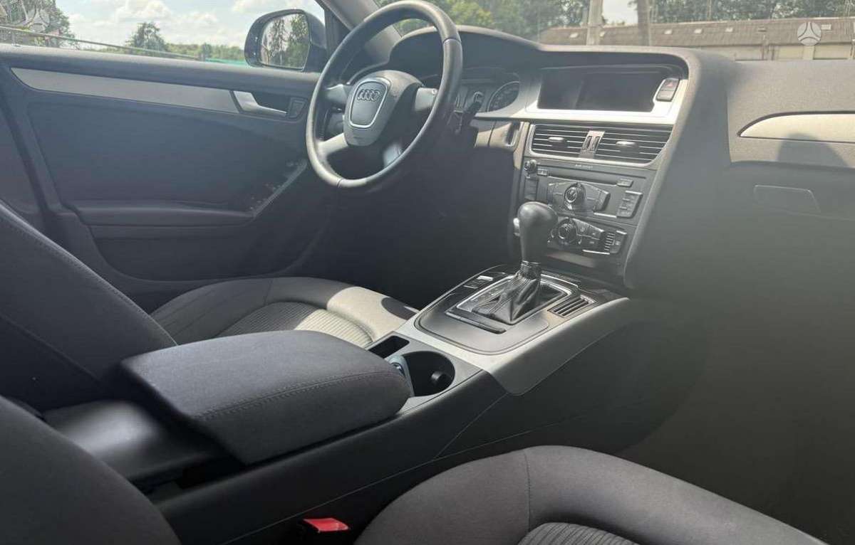 Audi A4, 2.0 l., Седан