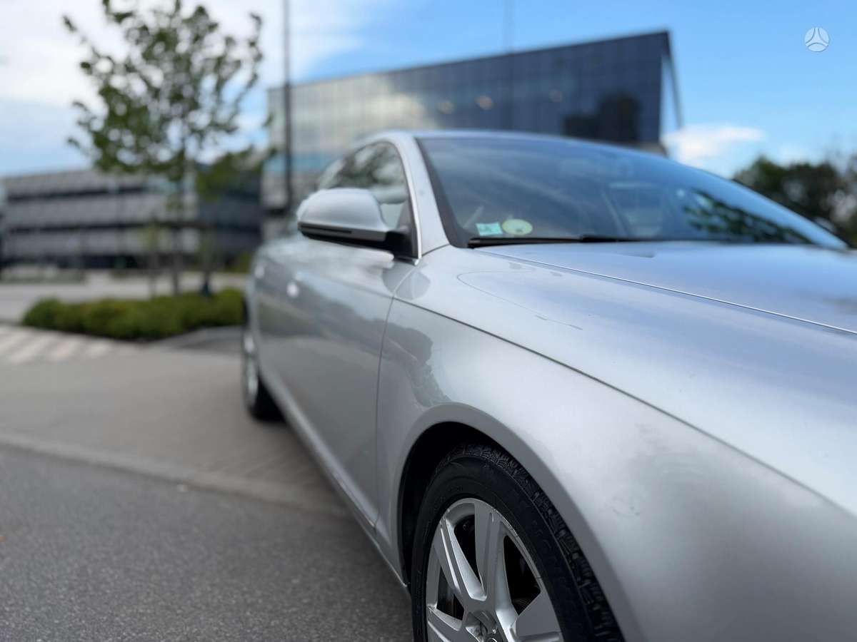 Audi A6, Седан