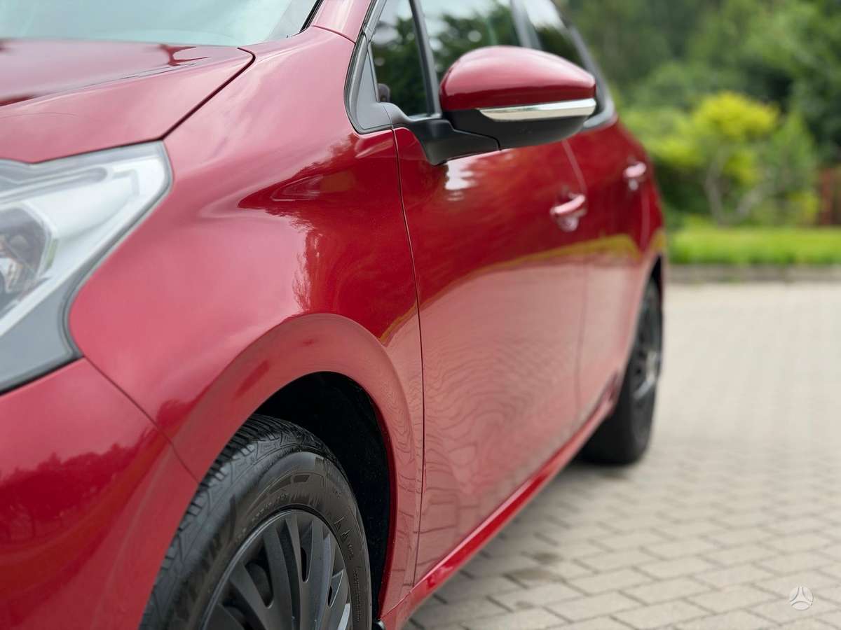 Peugeot 208, hatchback