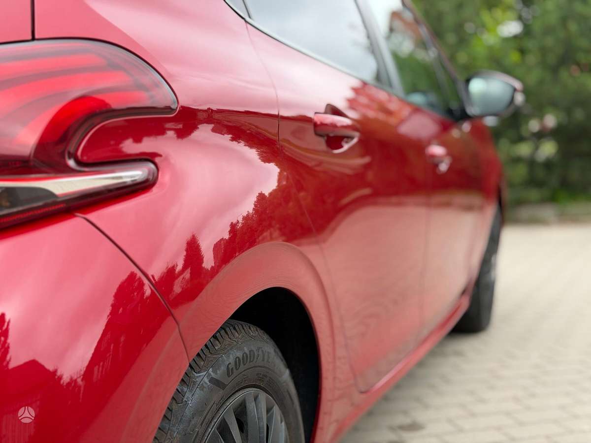Peugeot 208, hatchback