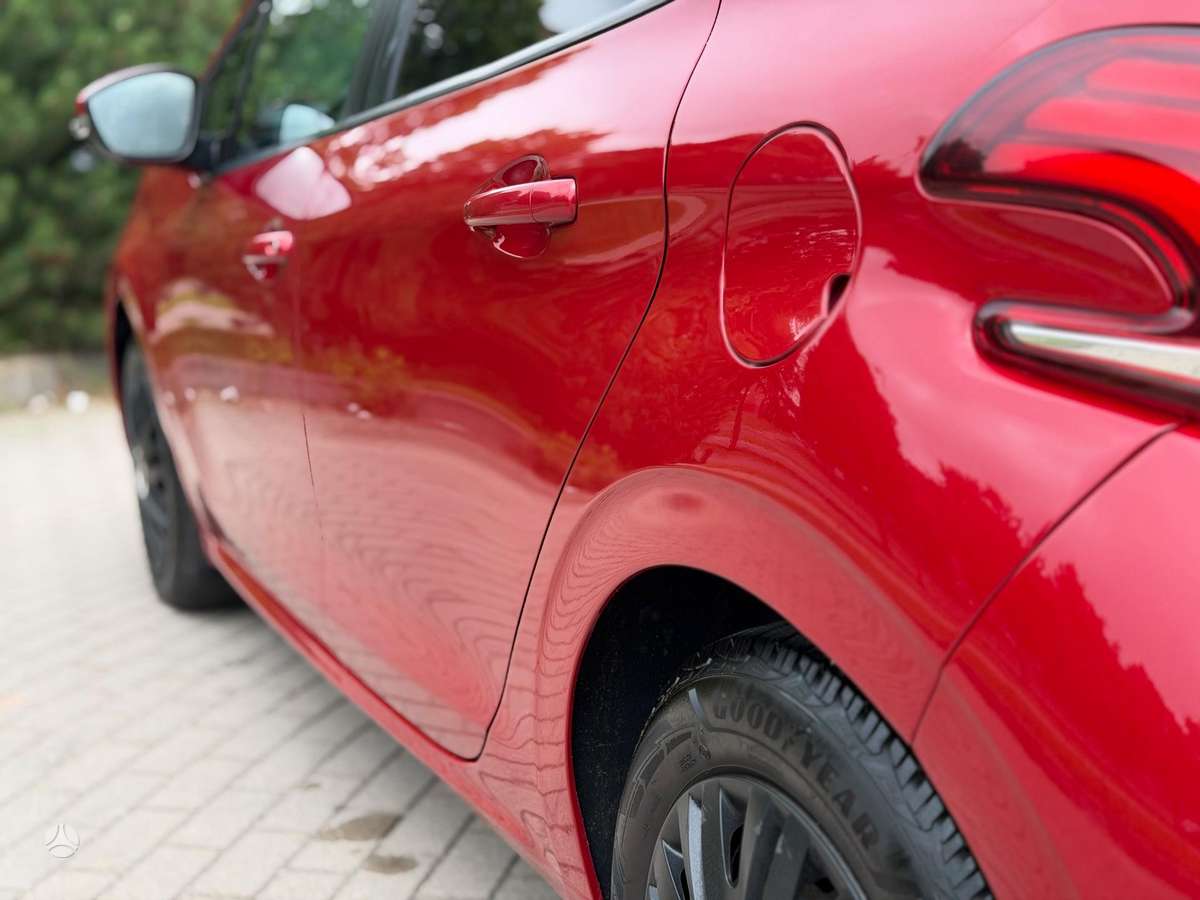 Peugeot 208, hatchback
