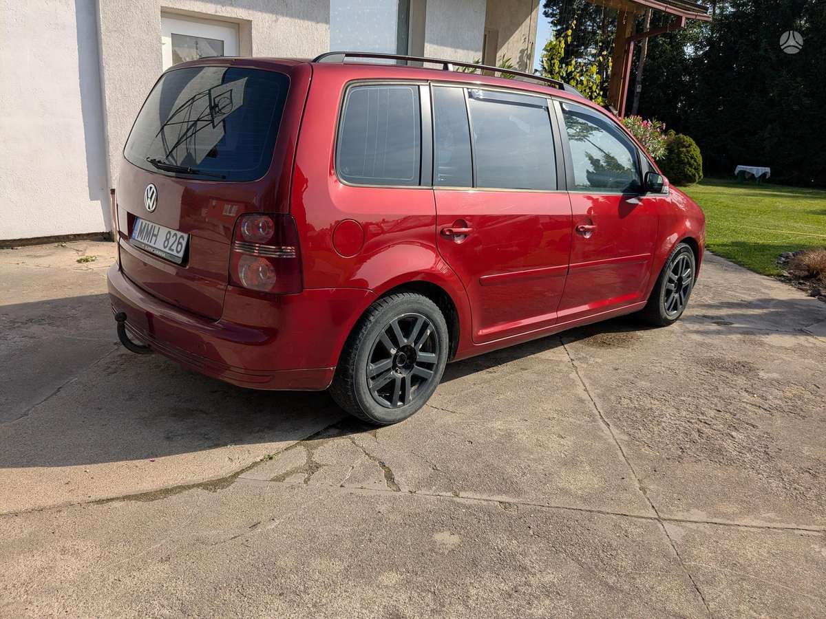 Volkswagen Touran - 2