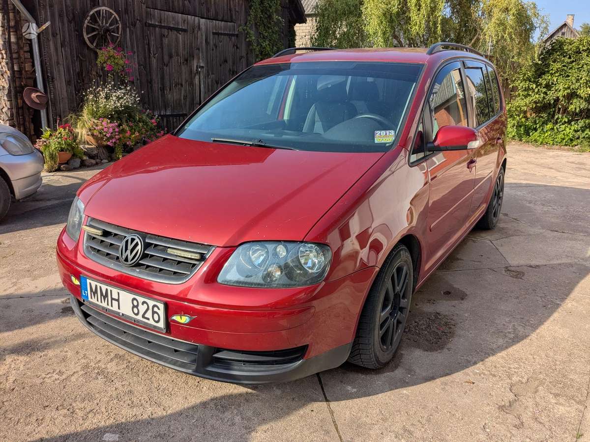 Volkswagen Touran - 1