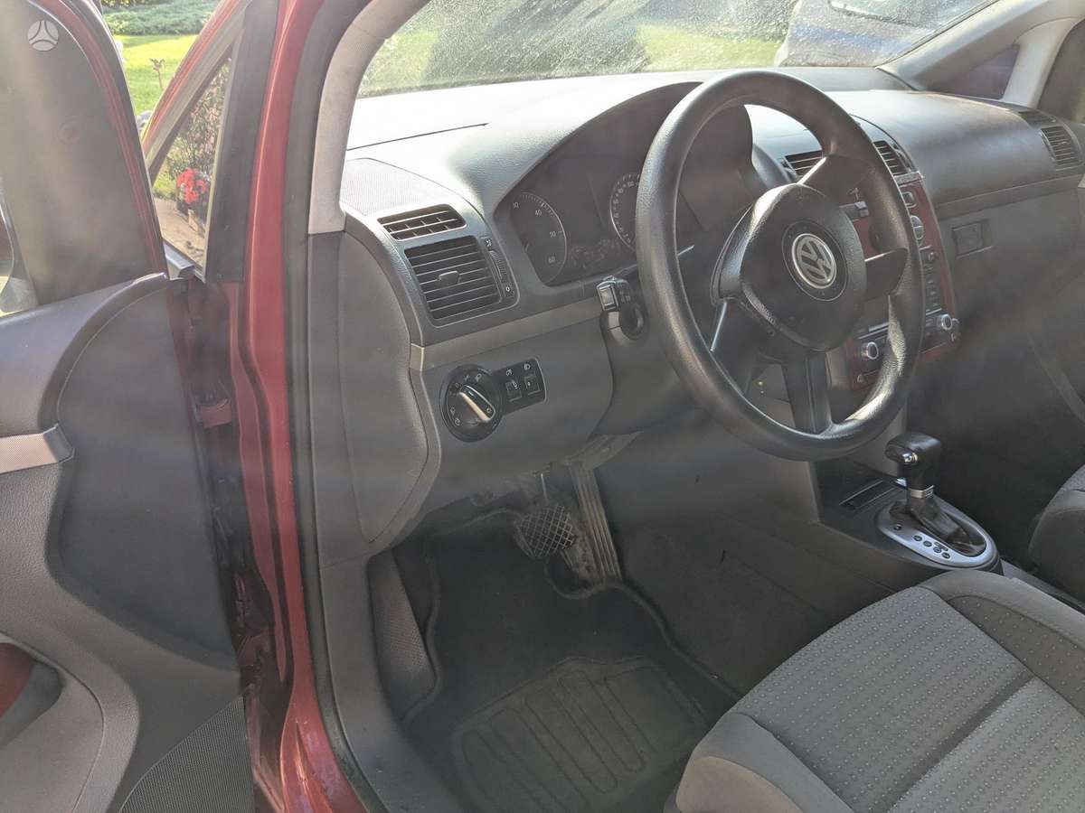 Volkswagen Touran - 9