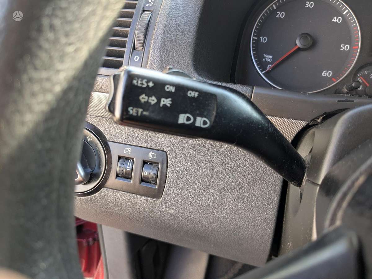 Volkswagen Touran - 11