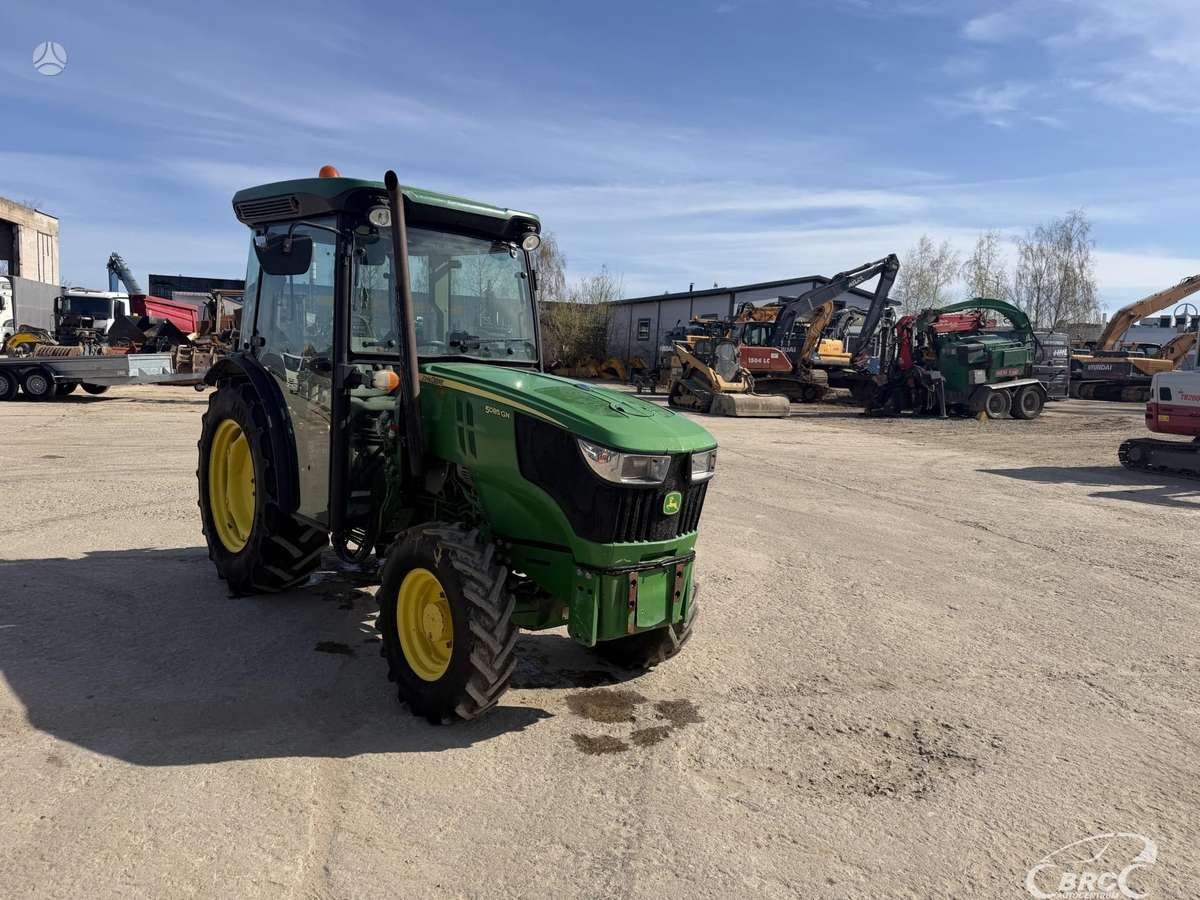 John Deere 5085, traktoriai