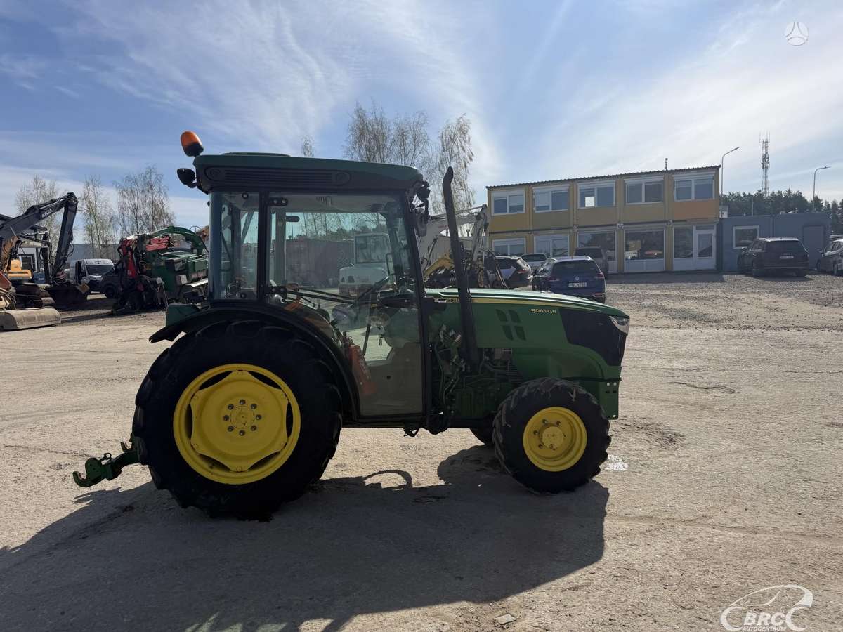 John Deere 5085, traktoriai