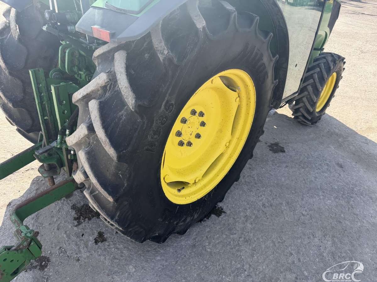 John Deere 5085, traktoriai