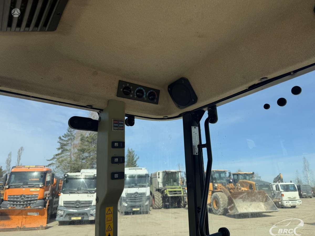 John Deere 5085, traktoriai