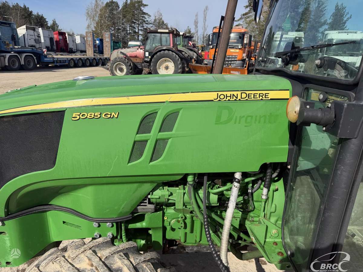 John Deere 5085, traktoriai