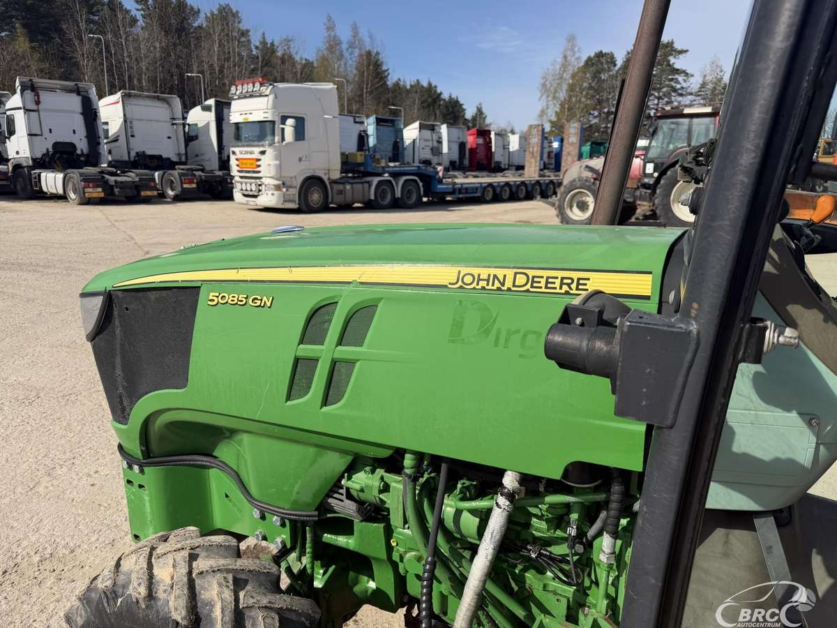 John Deere 5085, traktoriai