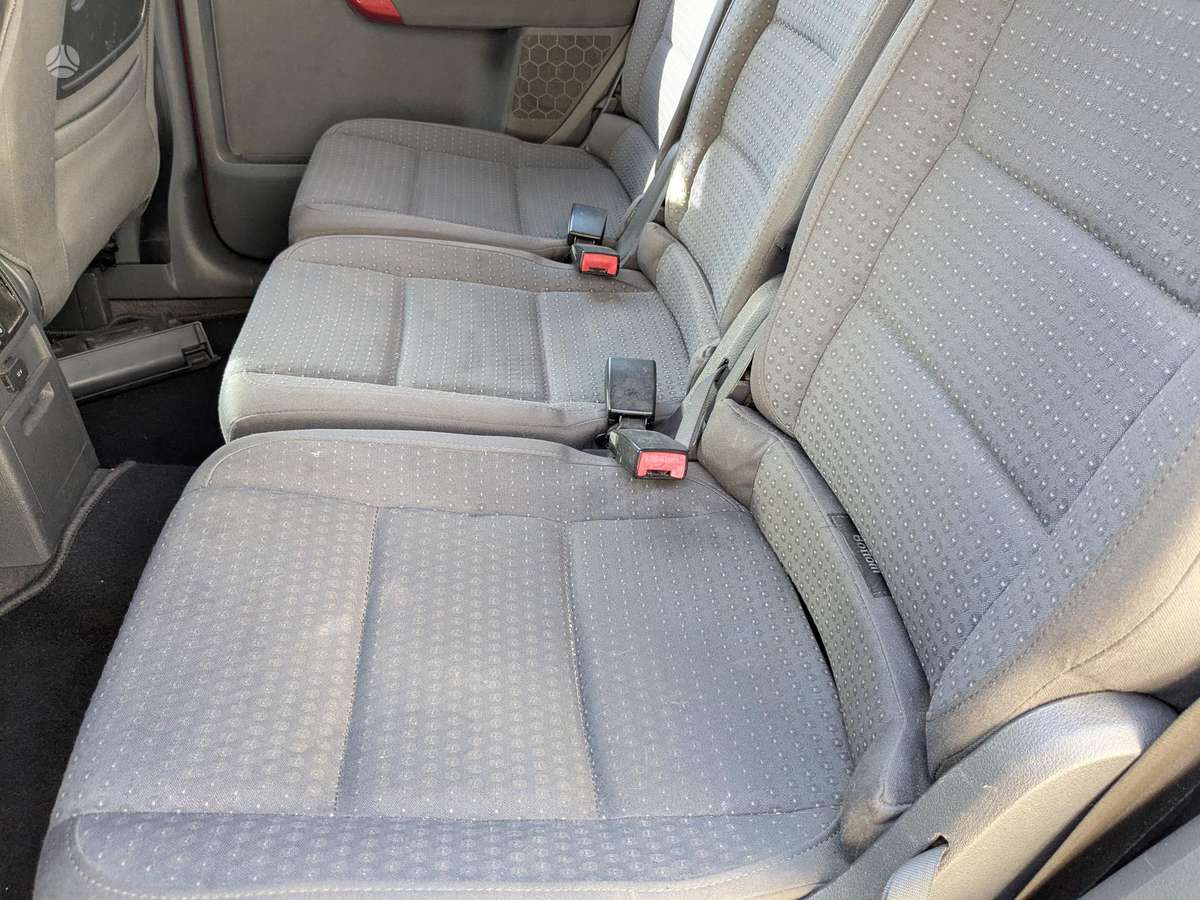 Volkswagen Touran - 5