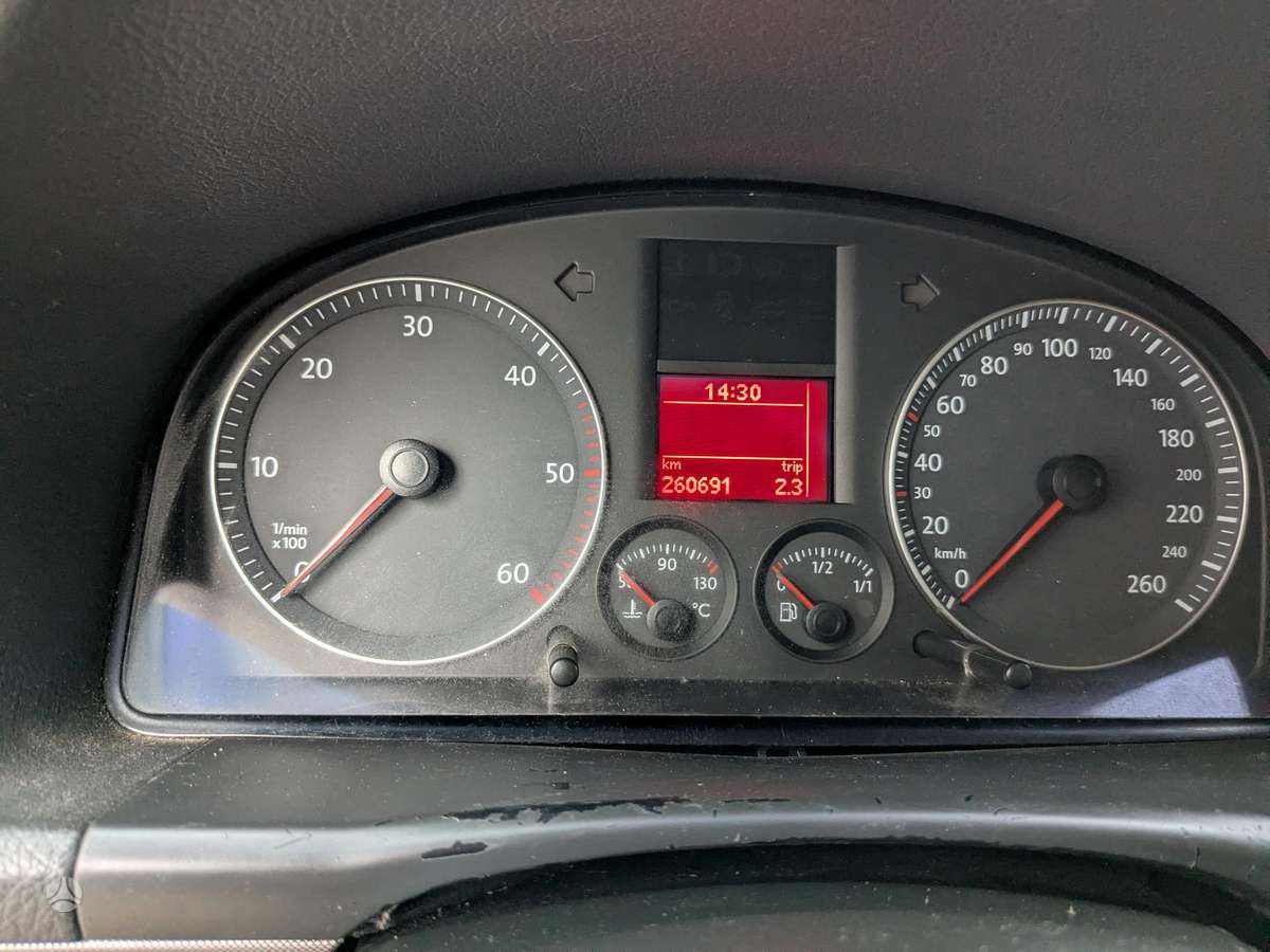 Volkswagen Touran - 9