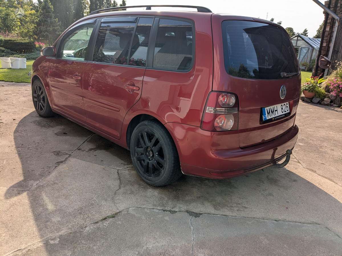 Volkswagen Touran - 4