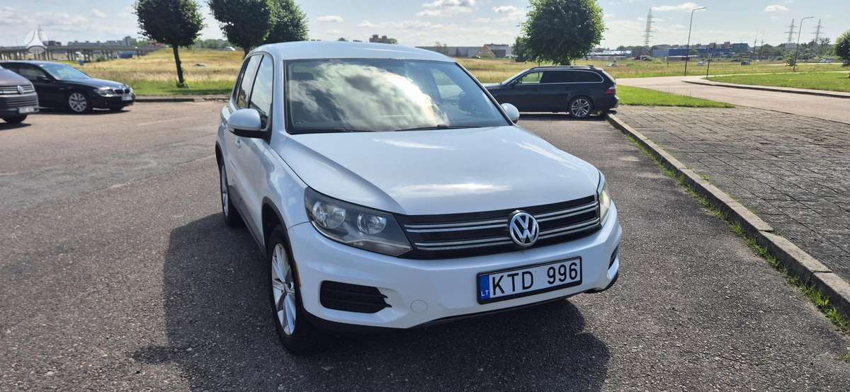 Volkswagen Tiguan - 1