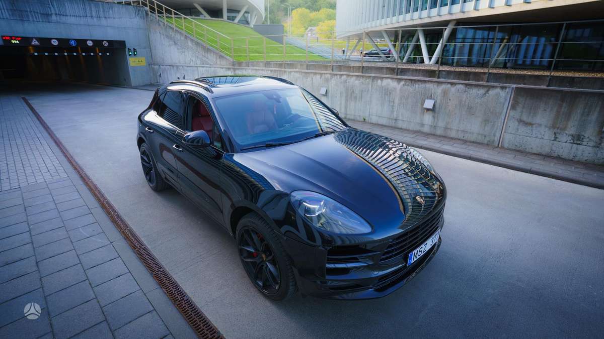 Porsche Macan - 1