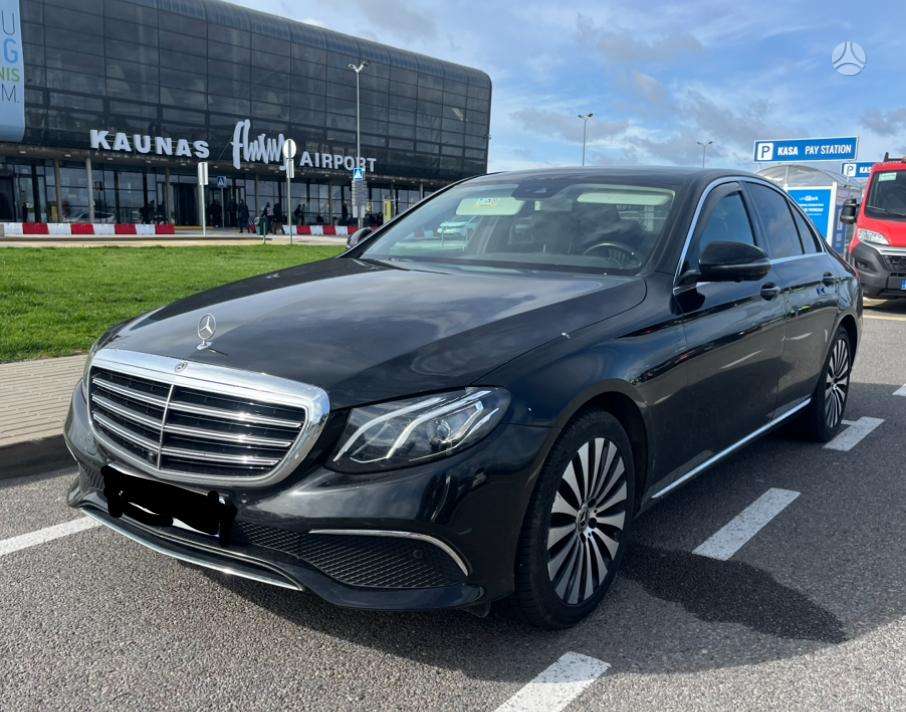 Mercedes-Benz E220, Седан