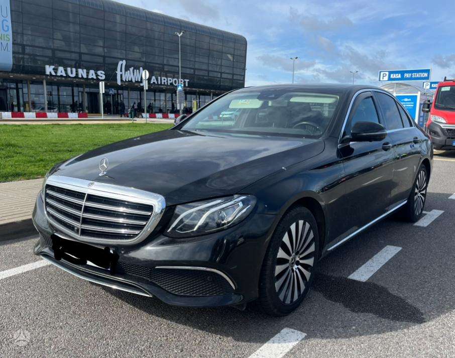 Mercedes-Benz E220, sedans