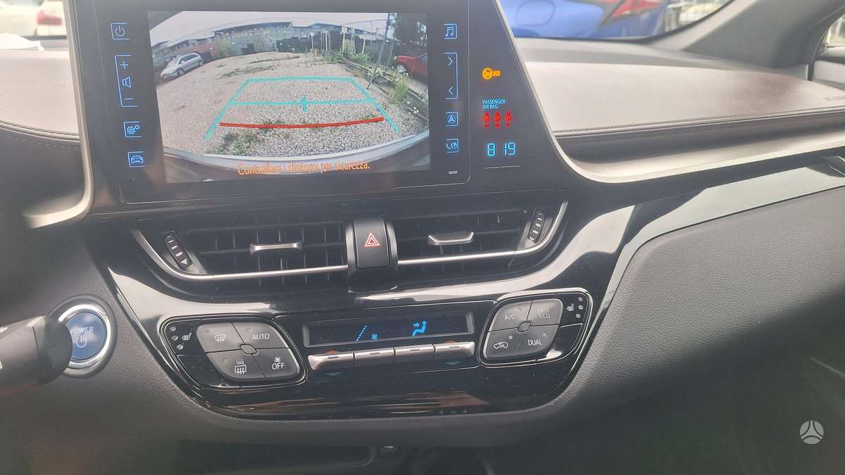 Toyota C-HR - 11
