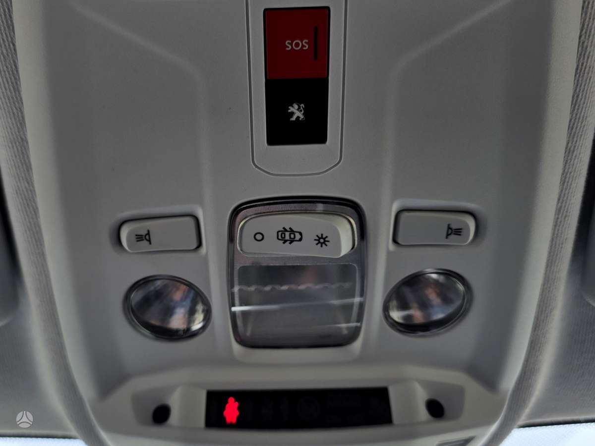 Peugeot 208, 1.2 l., hatchback