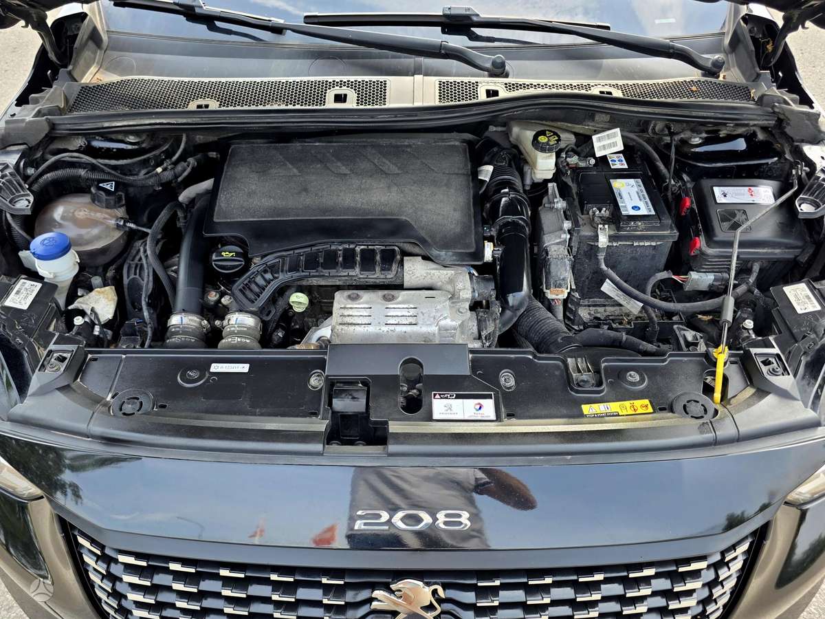 Peugeot 208, 1.2 l., hatchback