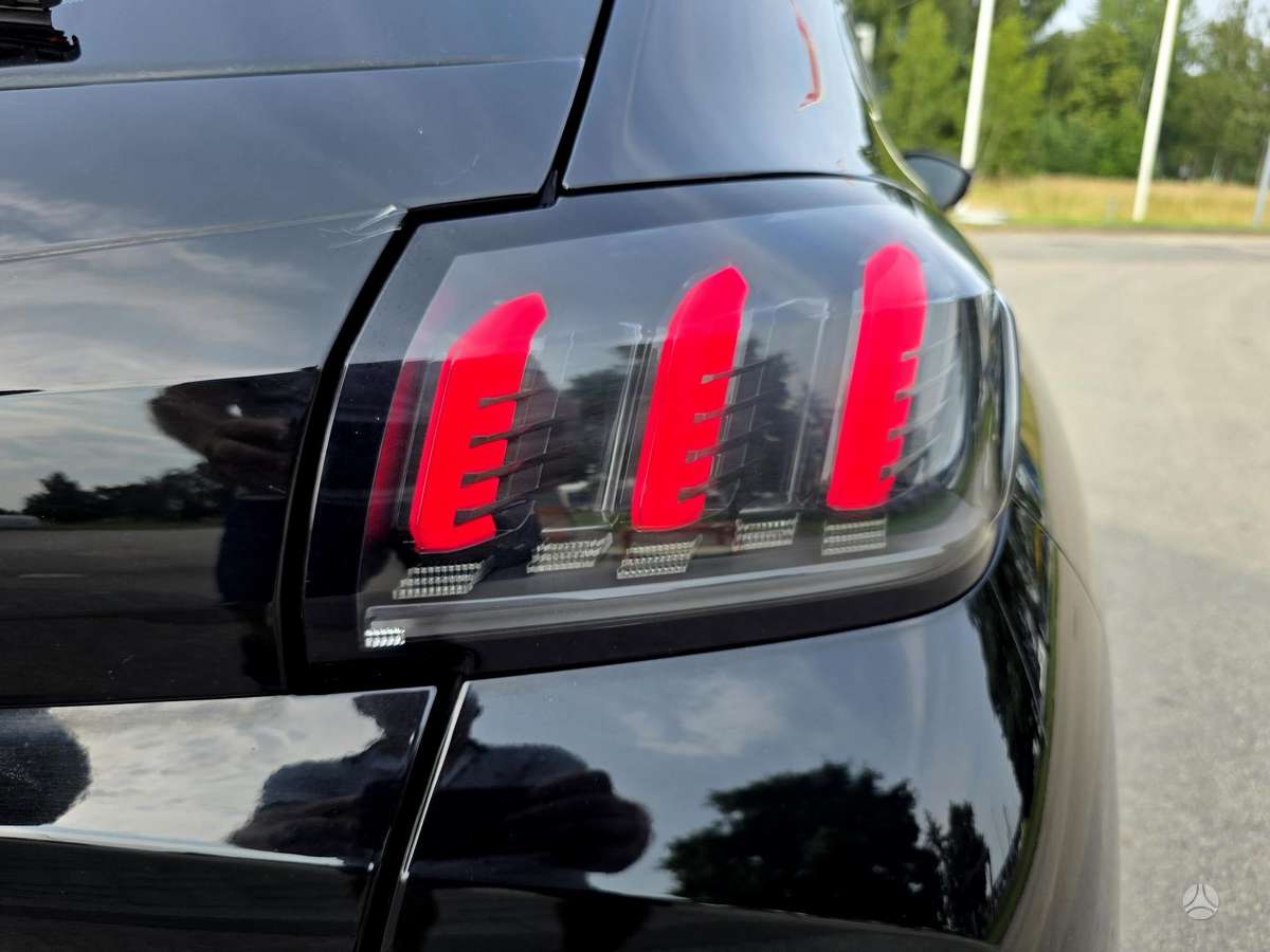 Peugeot 208, 1.2 l., hatchback