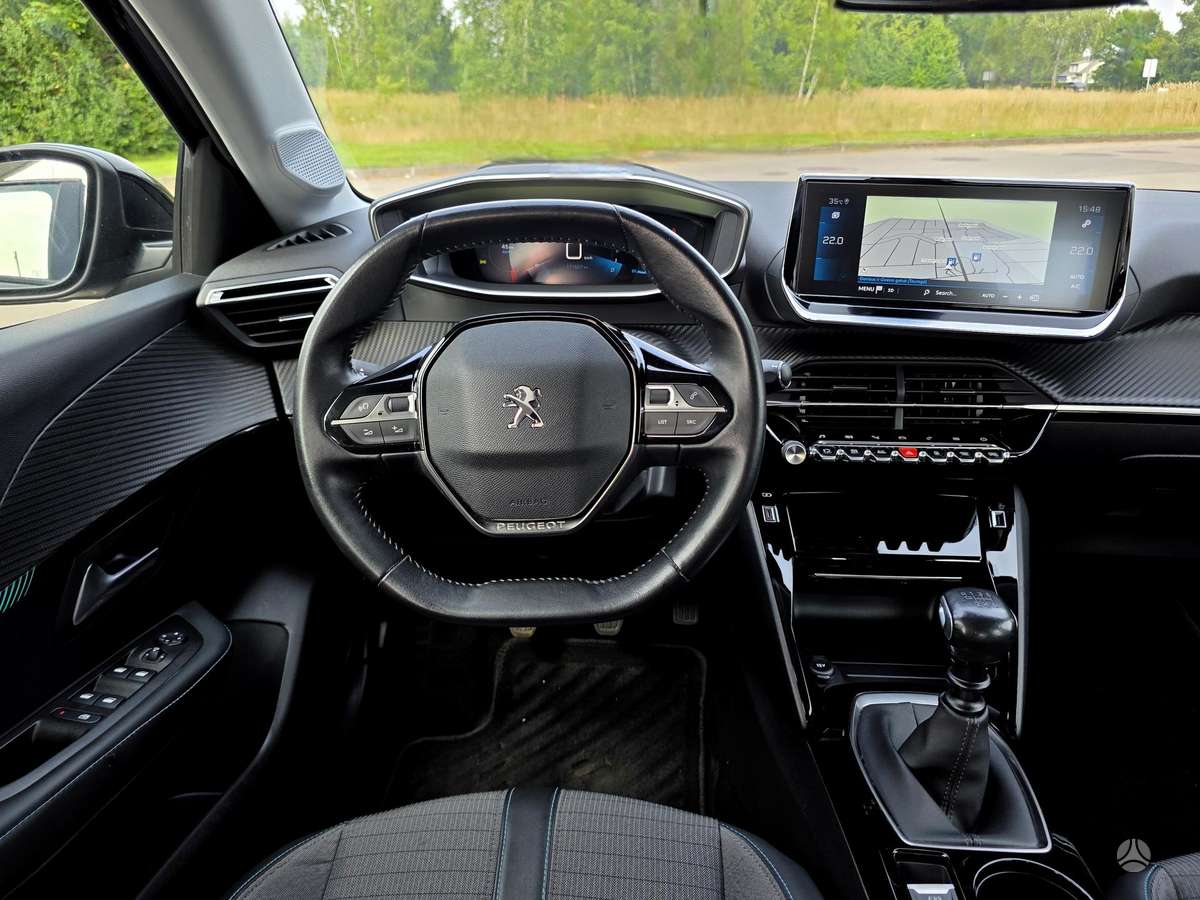 Peugeot 208, 1.2 l., hatchback