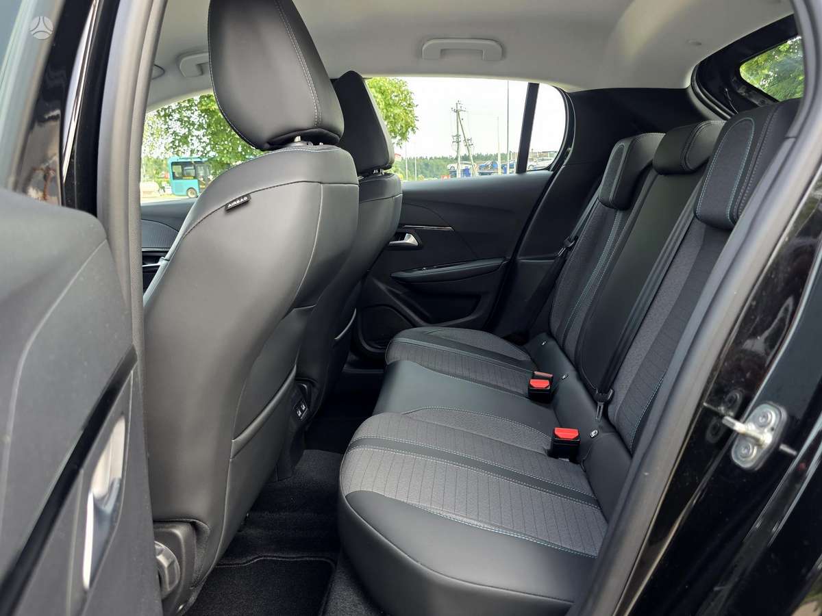 Peugeot 208, 1.2 l., hatchback
