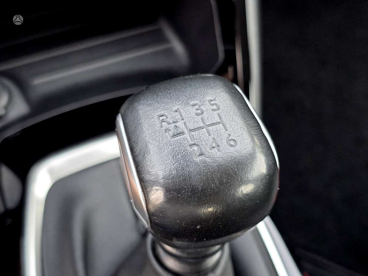 Peugeot 208, 1.2 l., hatchback