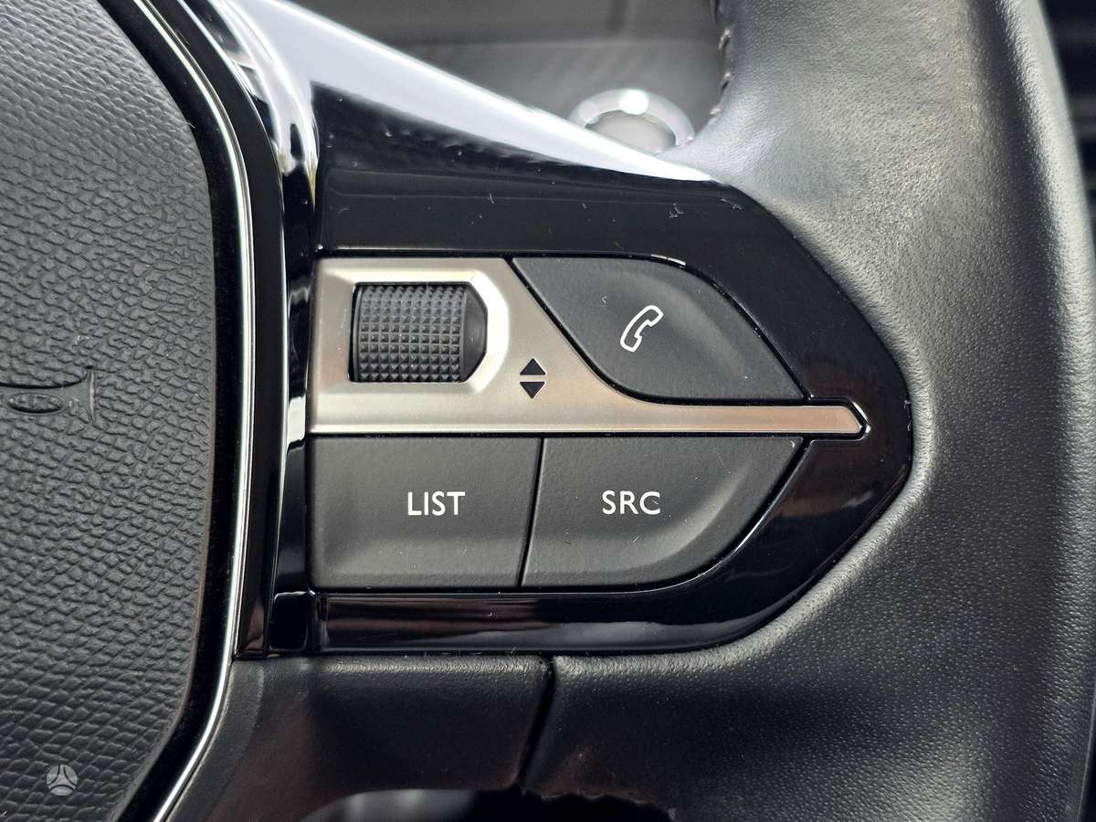 Peugeot 208, 1.2 l., hatchback