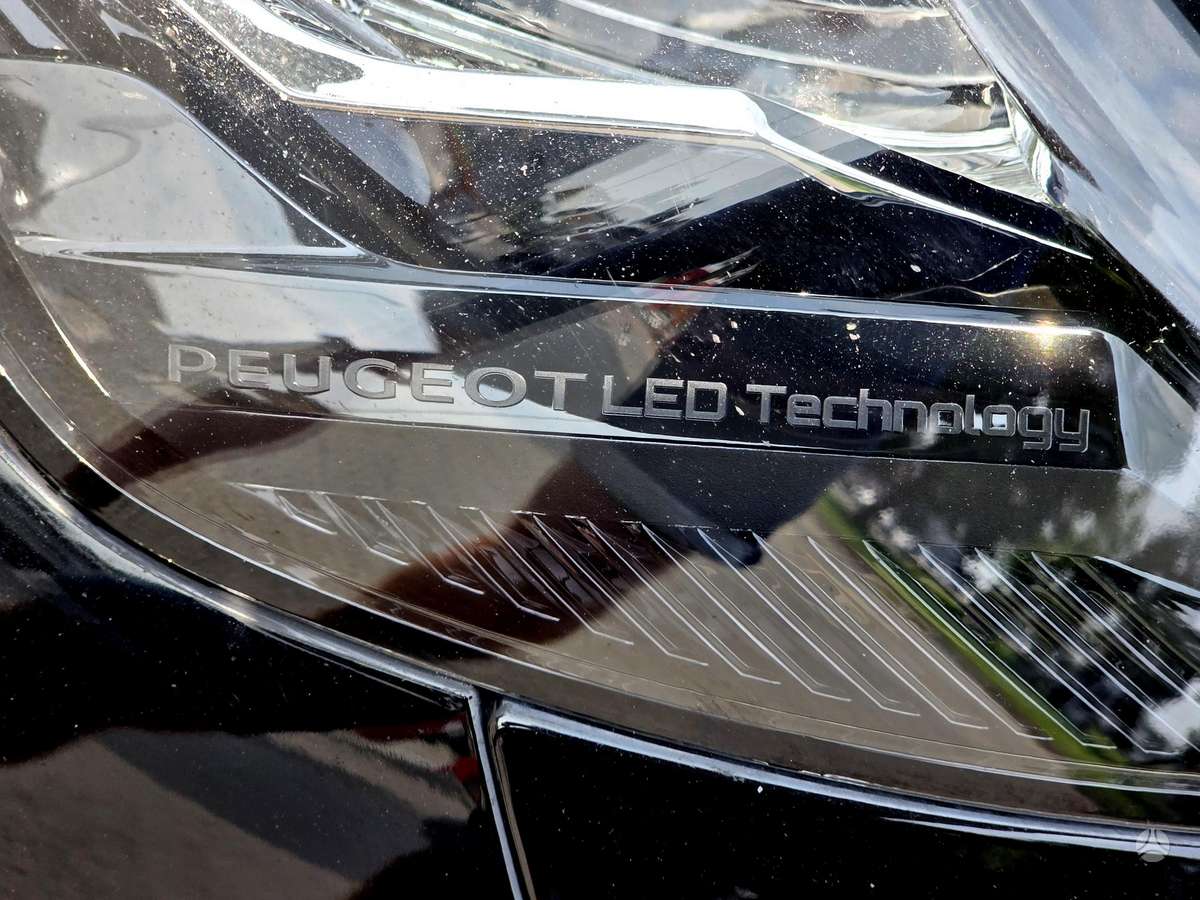 Peugeot 208, 1.2 l., hatchback