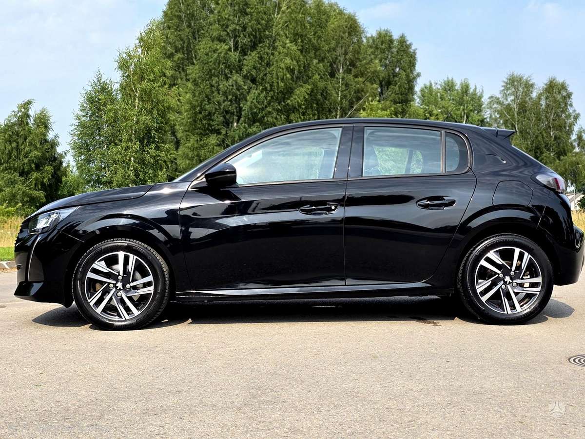 Peugeot 208, 1.2 l., hatchback