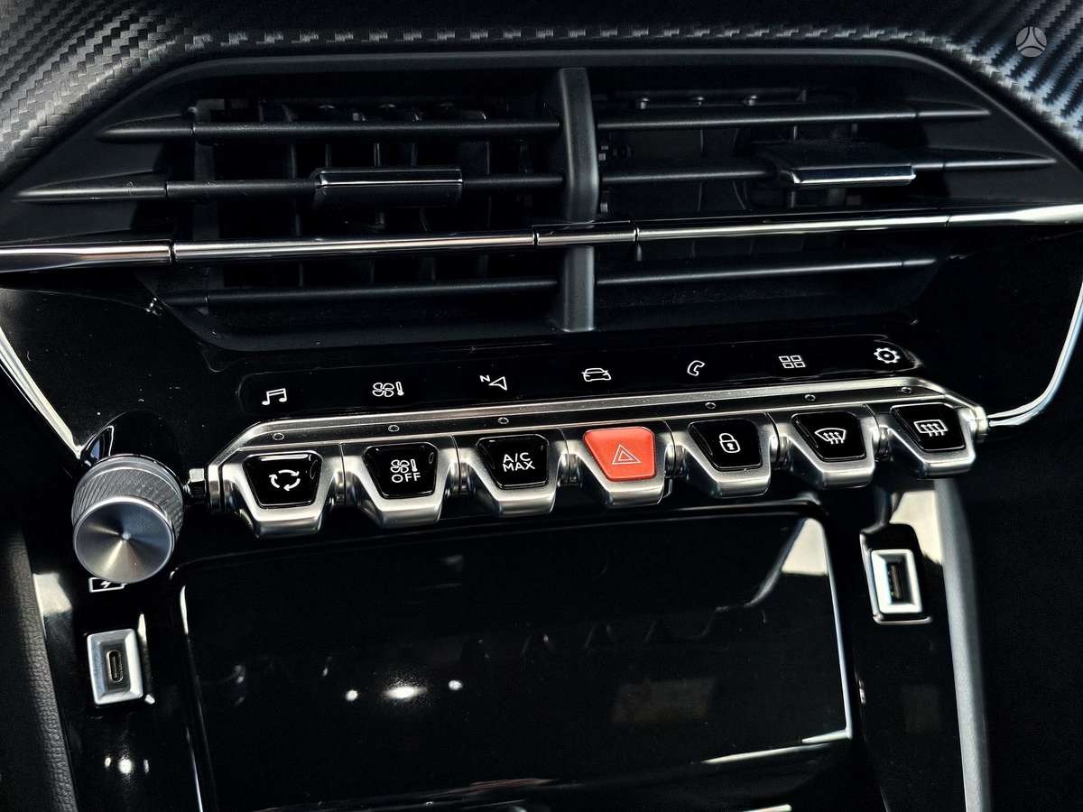 Peugeot 208, 1.2 l., hatchback