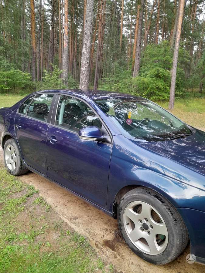 Volkswagen Jetta - 1