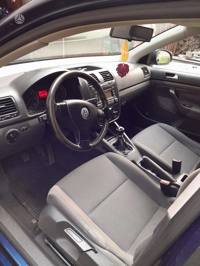 Volkswagen Jetta - 2