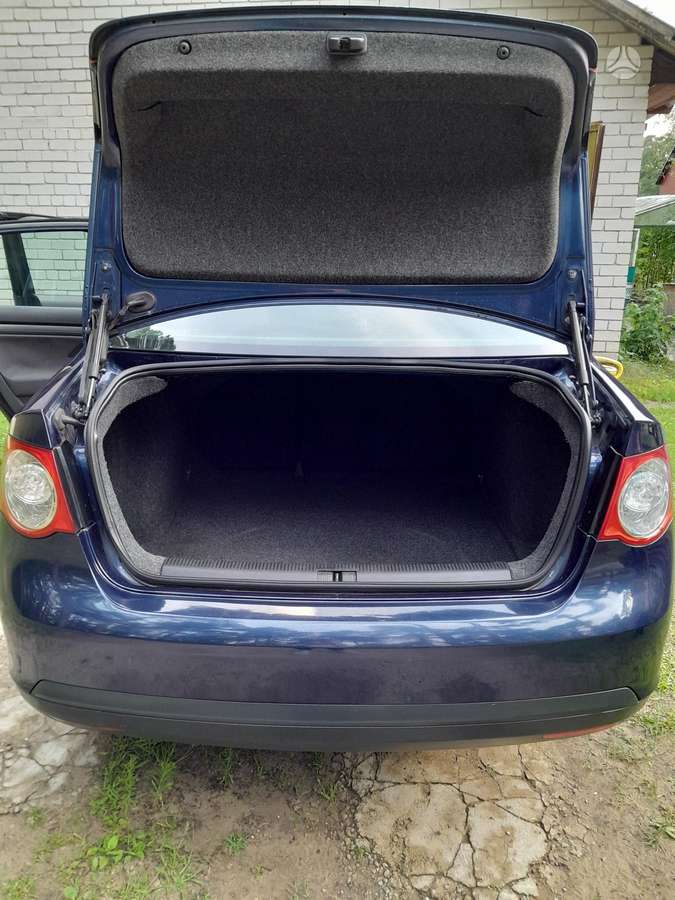 Volkswagen Jetta - 4