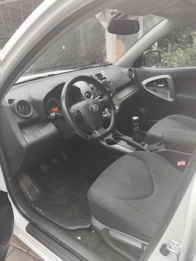Toyota RAV4 - 9