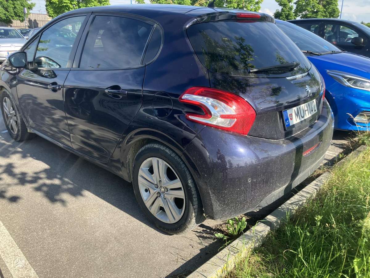 Peugeot 208 - 4