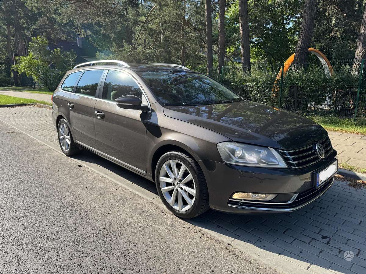 Volkswagen Passat - 1