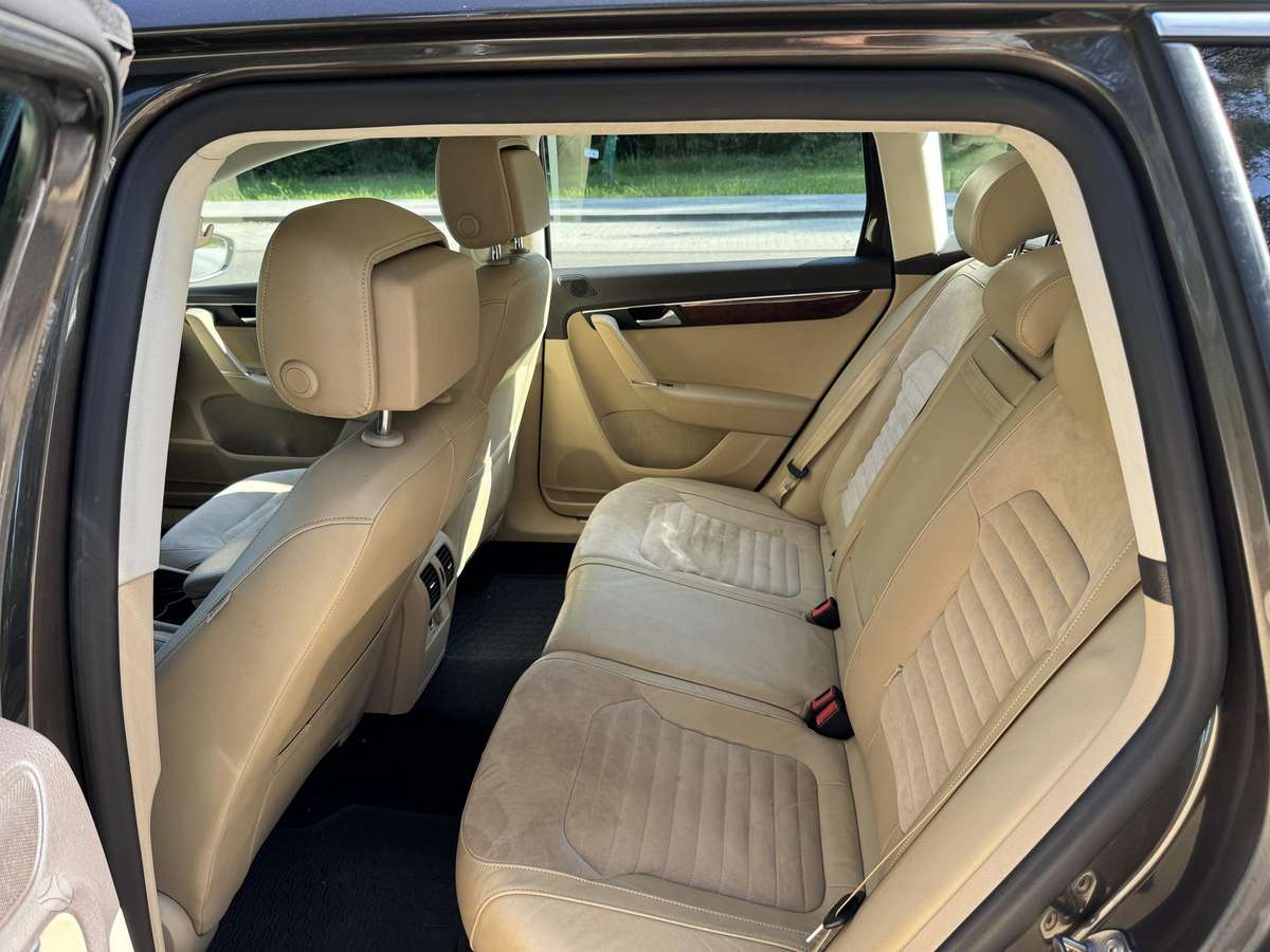 Volkswagen Passat - 12