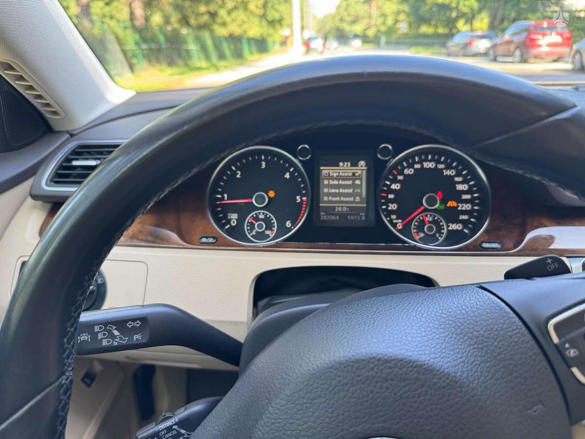 Volkswagen Passat - 8
