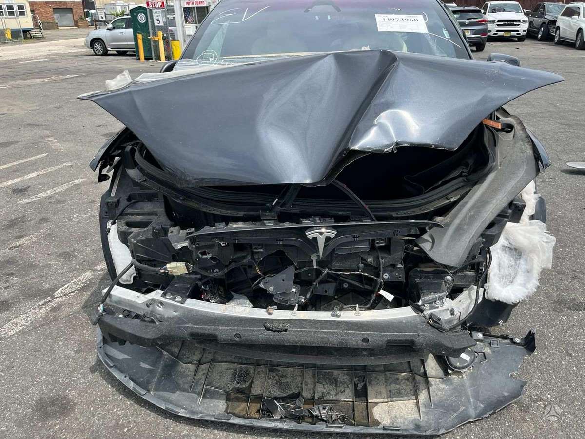 Tesla Model X, hečbekas