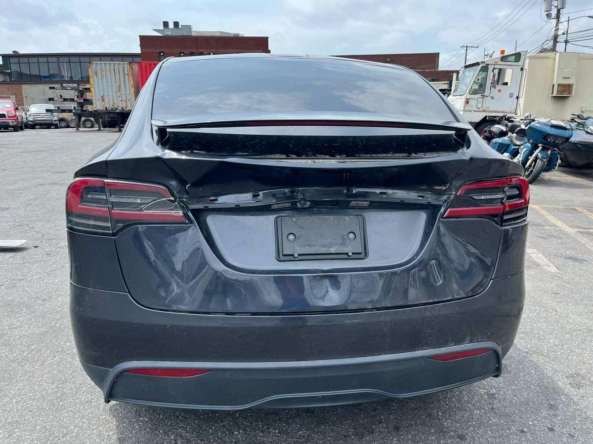 Tesla Model X, Хэтчбек