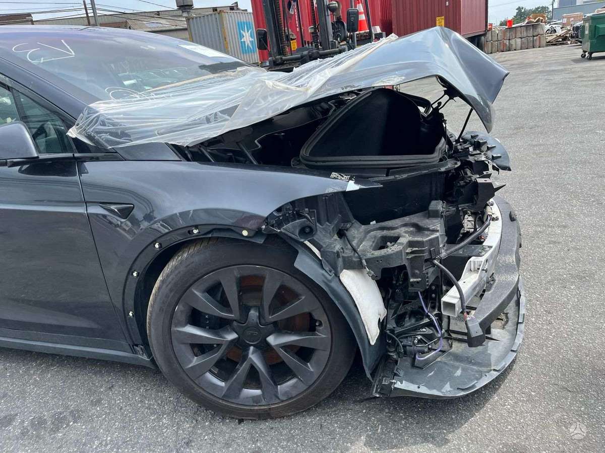 Tesla Model X, Хэтчбек