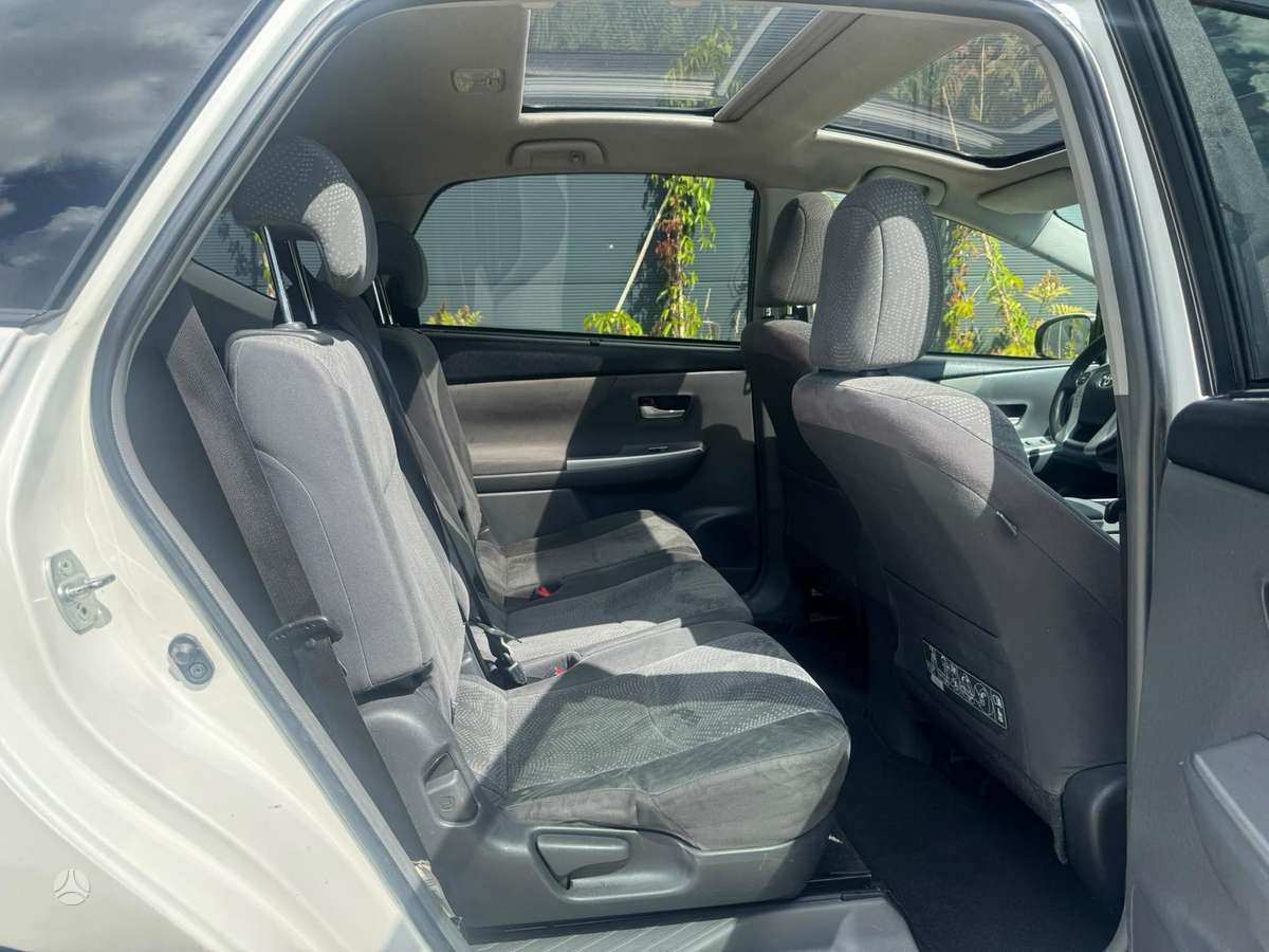 Toyota Prius+ - 10