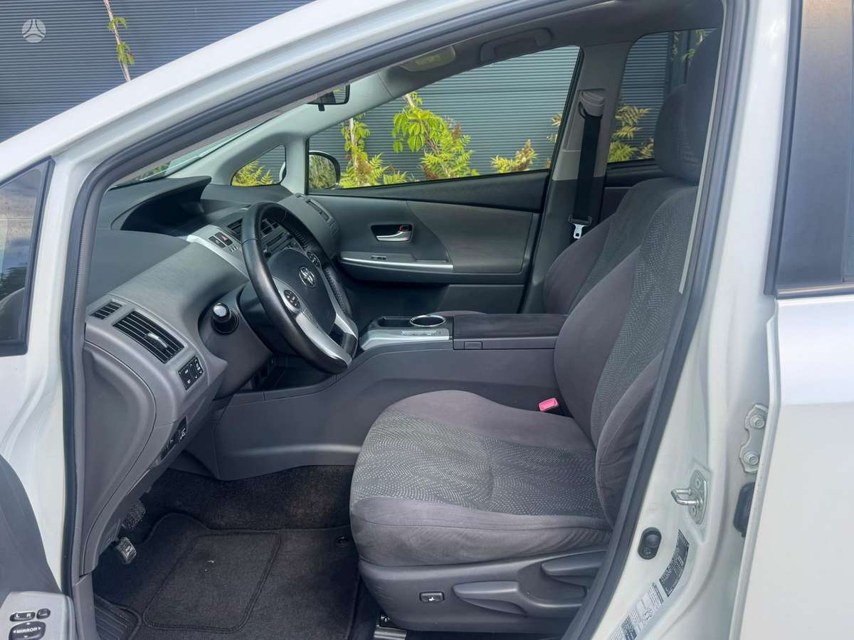 Toyota Prius+ - 11