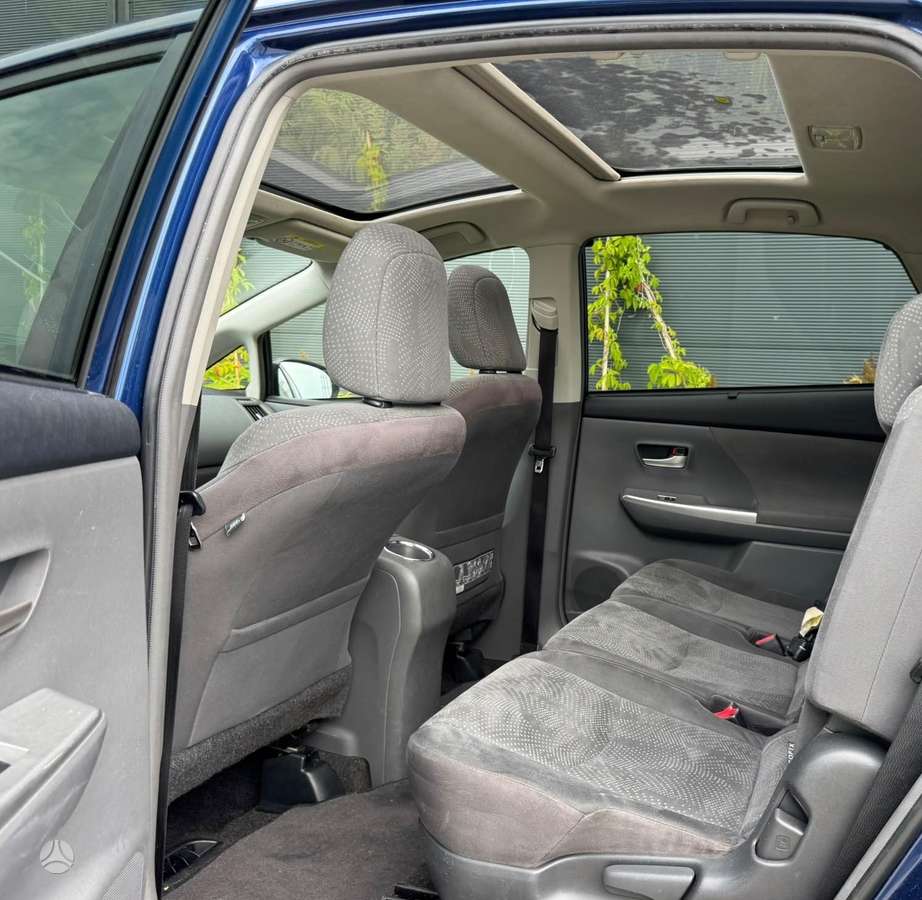 Toyota Prius+ - 8