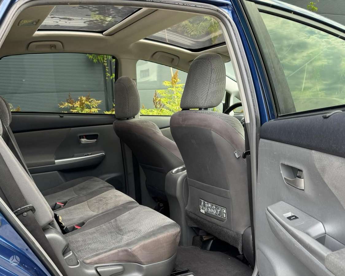 Toyota Prius+ - 10