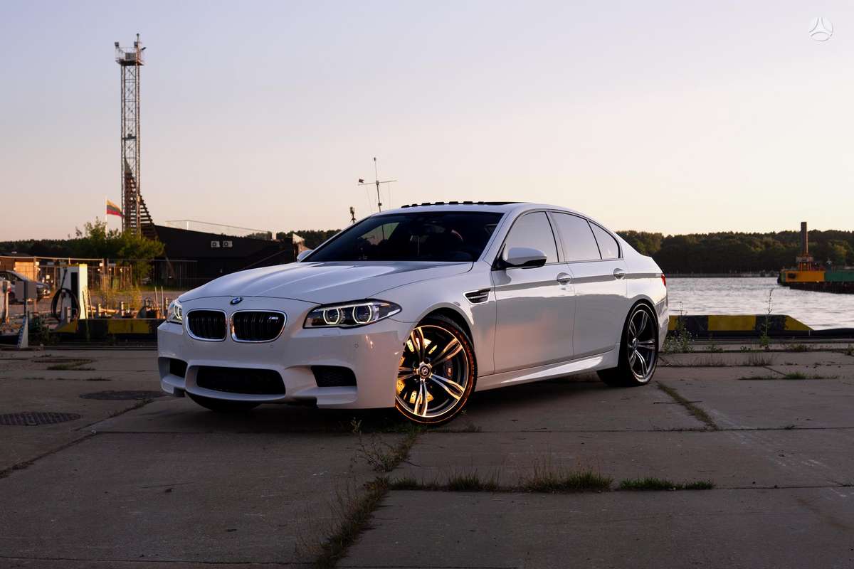 BMW M5, 4.4 l., Седан